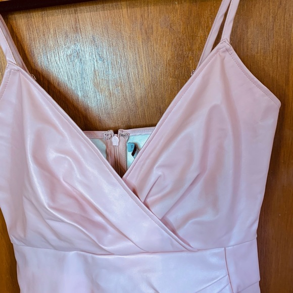 Short cute little FashionNova pink dress #976 - Picture 3 of 9